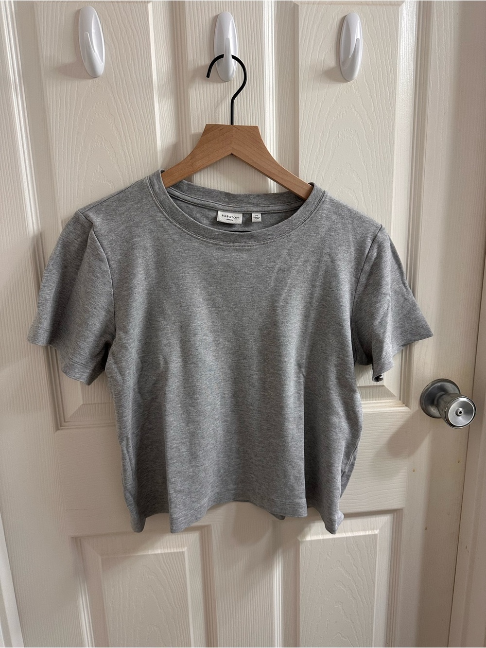 Babaton Gray Short Sleeve Cropped Crewneck Tee